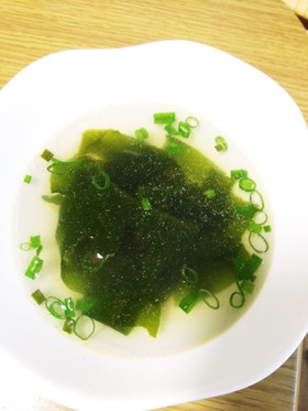 和風ダシで簡単ワカメスープ♪